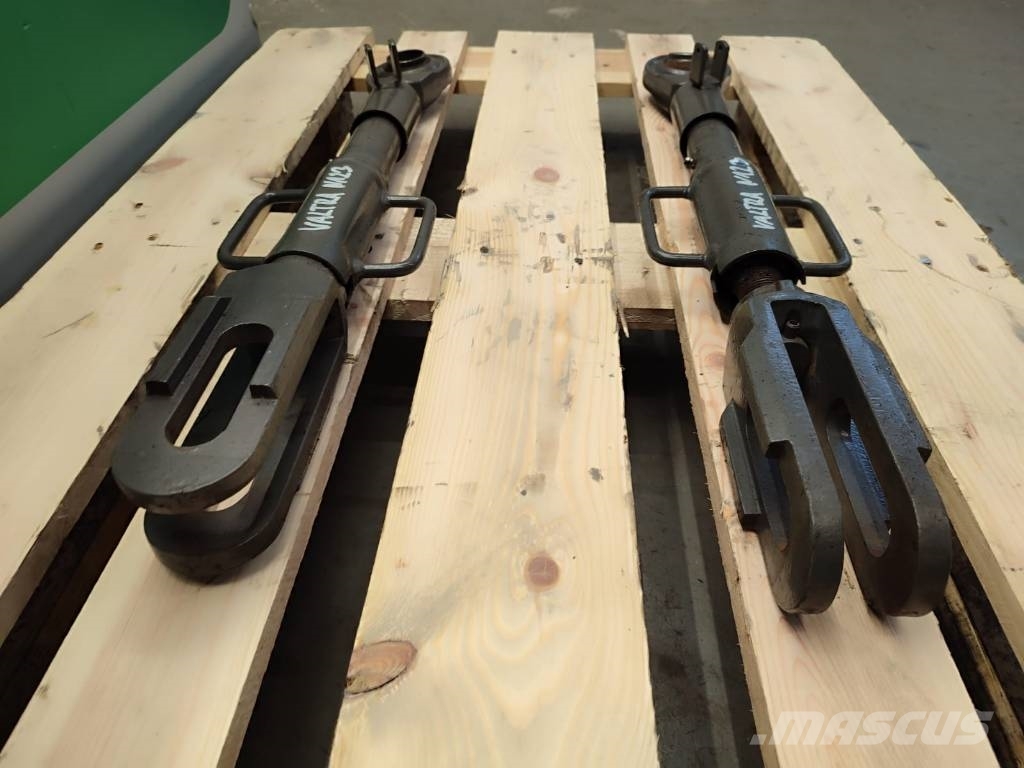 Valtra N123 rear linkage hanger Saseler