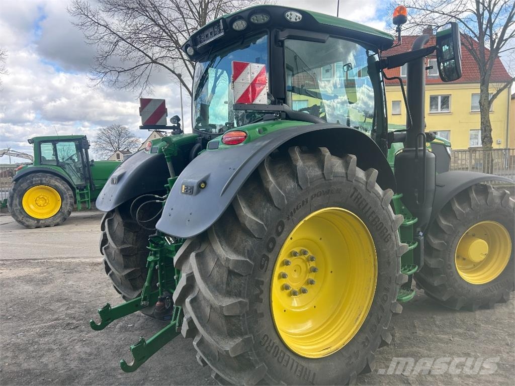 John Deere 6R215 Traktorok