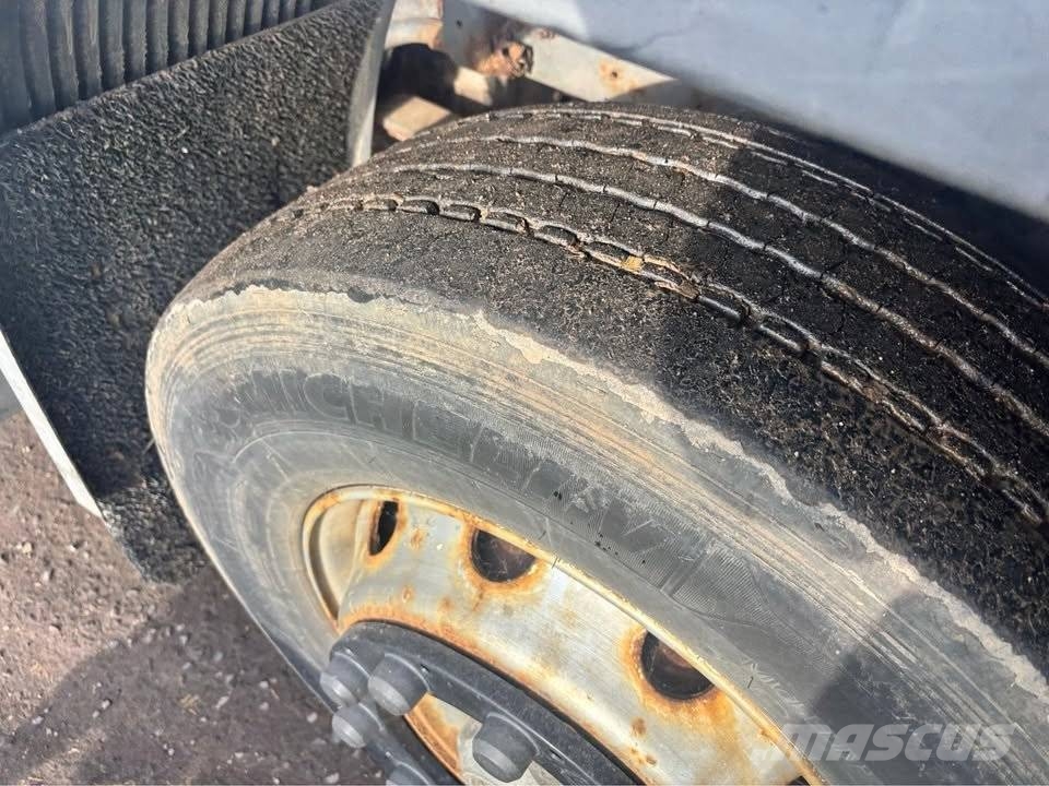 Volvo FL 6 トラック高所作業車