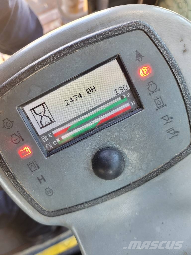 Gehl RT 175 لوادر انزلاقية التوجيه