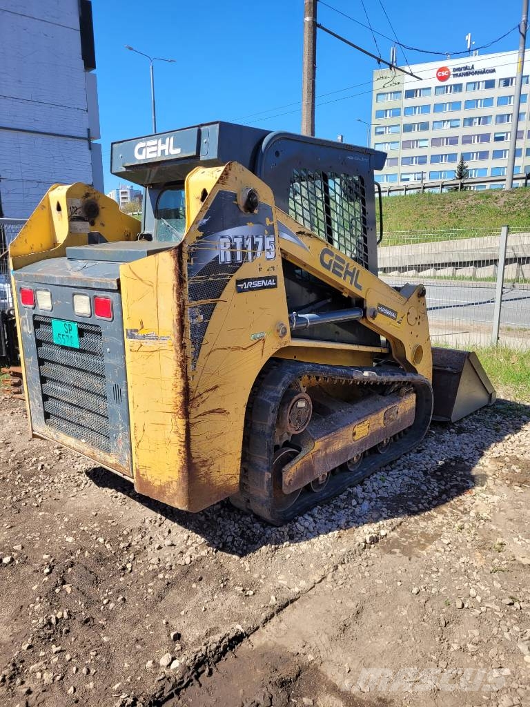 Gehl RT 175 لوادر انزلاقية التوجيه