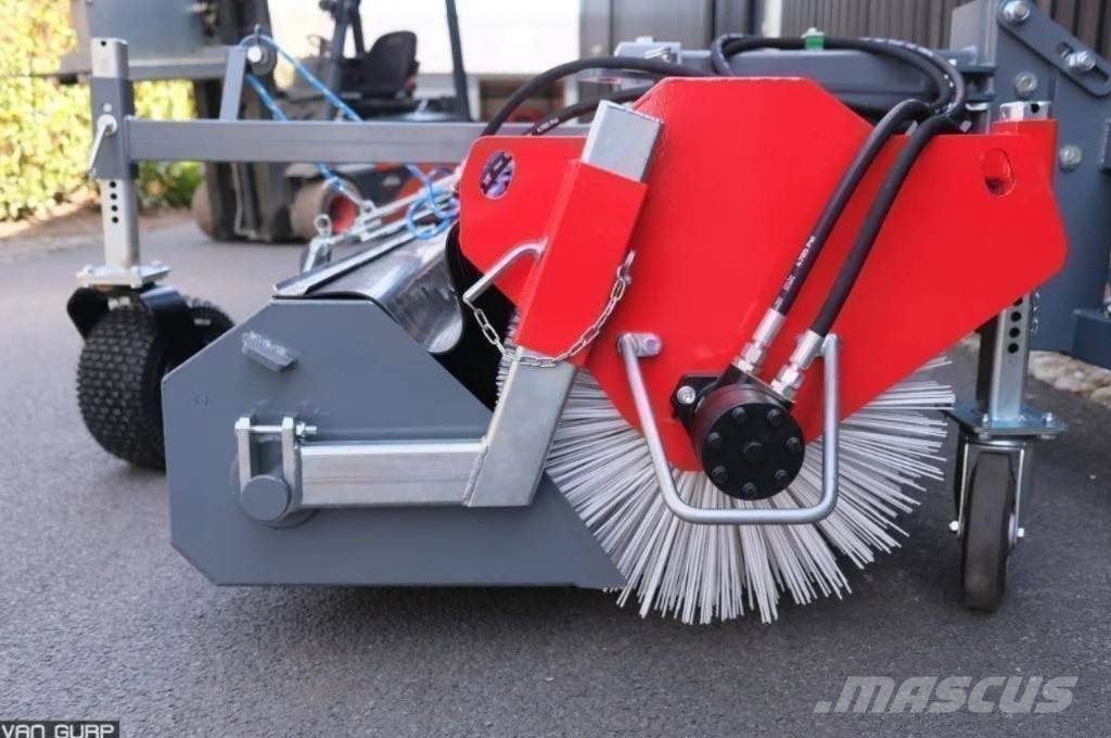 Eurotrac Veegmachine met hydraulische opvangbak 150cm Ielu tīrīšanas mašīnas