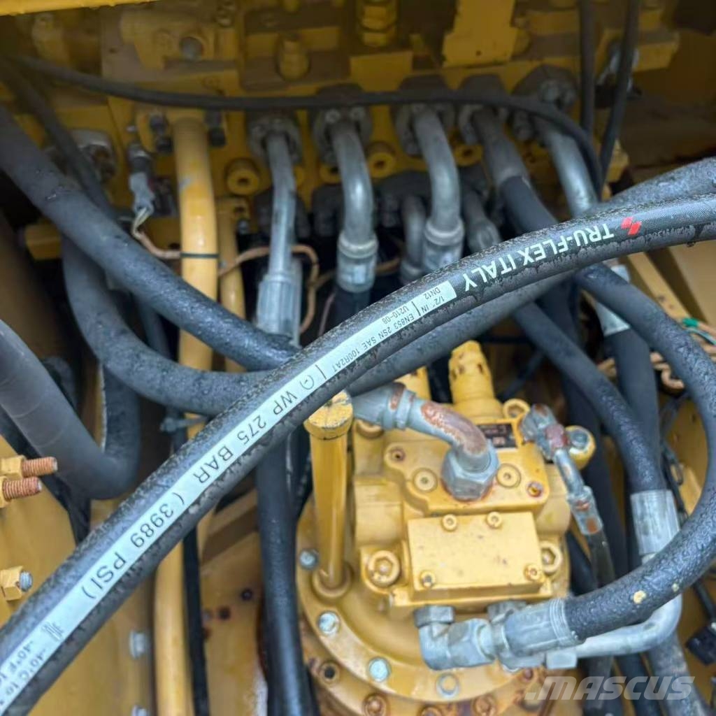 CAT 323 履带挖掘机