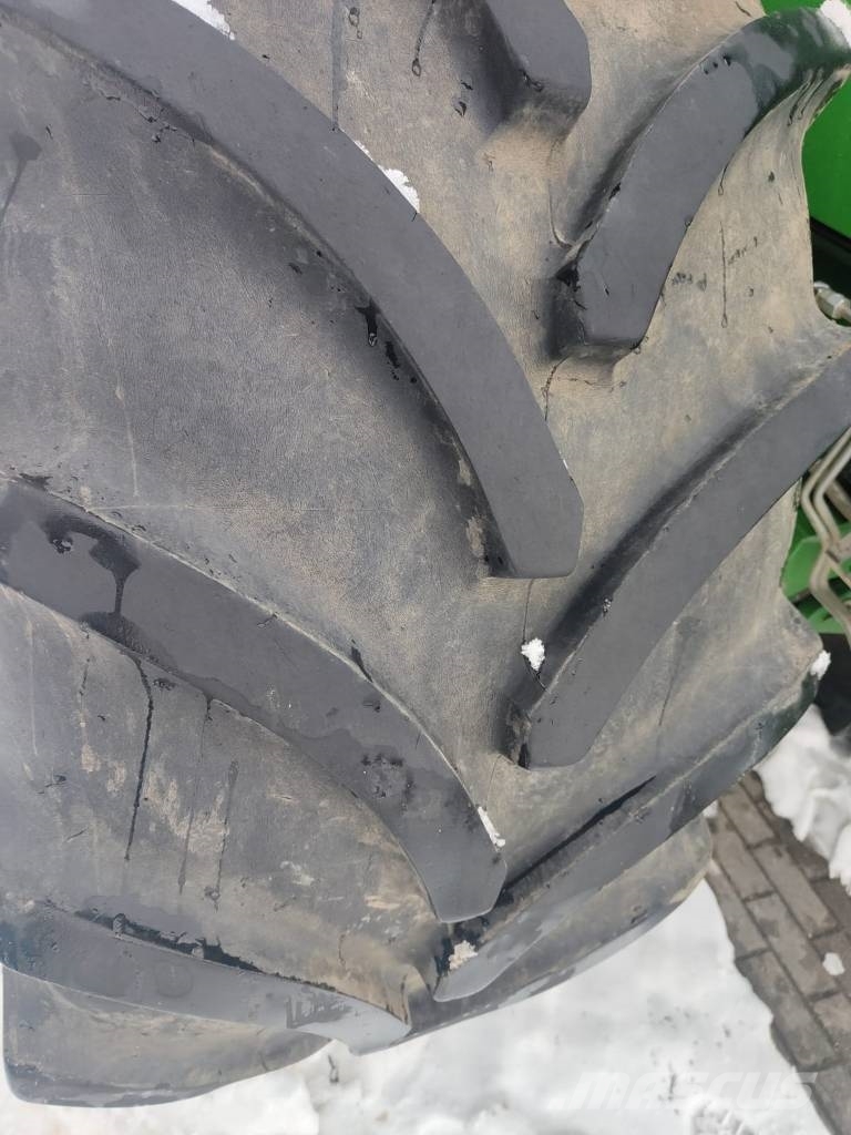John Deere 6215 R AutoPower الجرارات