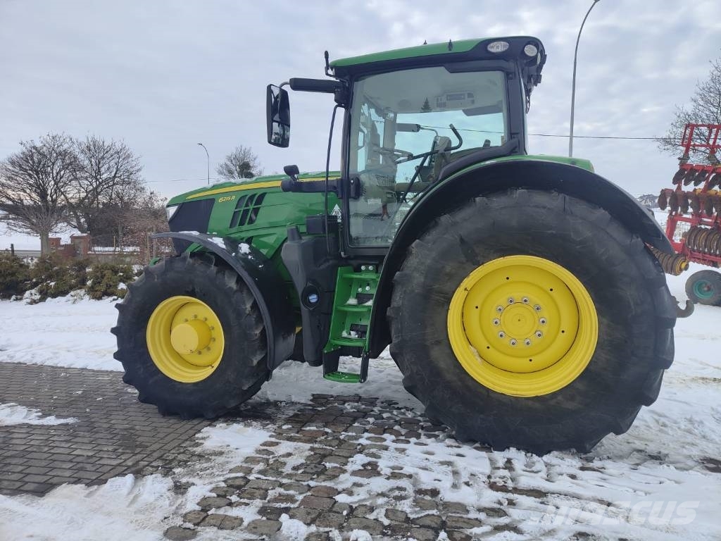 John Deere 6215 R AutoPower الجرارات