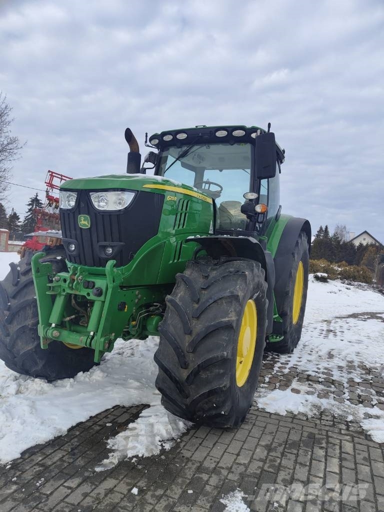 John Deere 6215 R AutoPower الجرارات