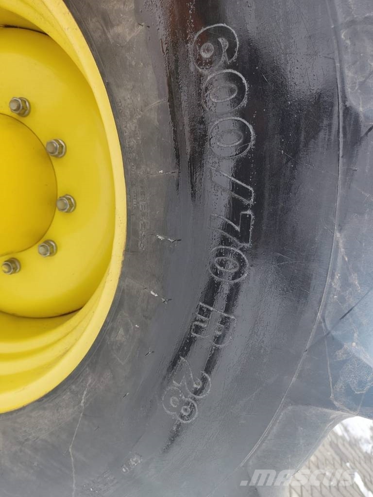 John Deere 6215 R AutoPower الجرارات