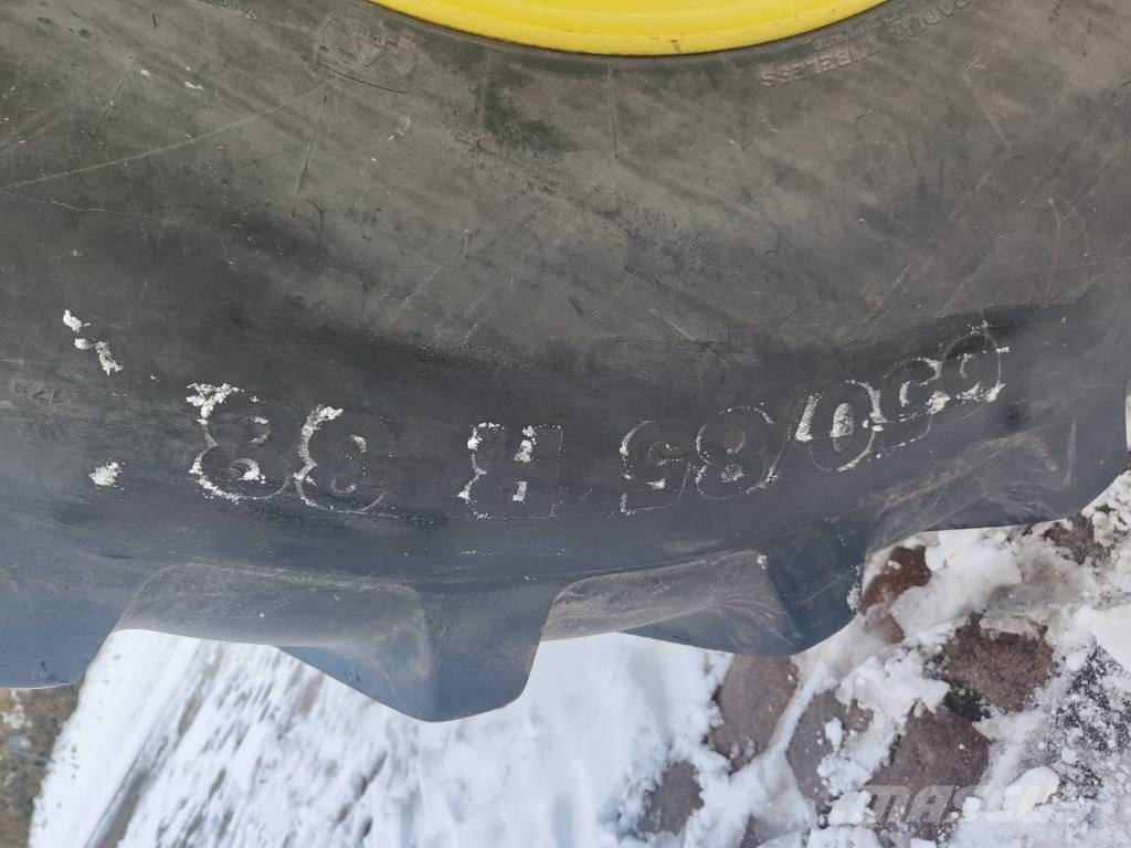 John Deere 6215 R AutoPower الجرارات