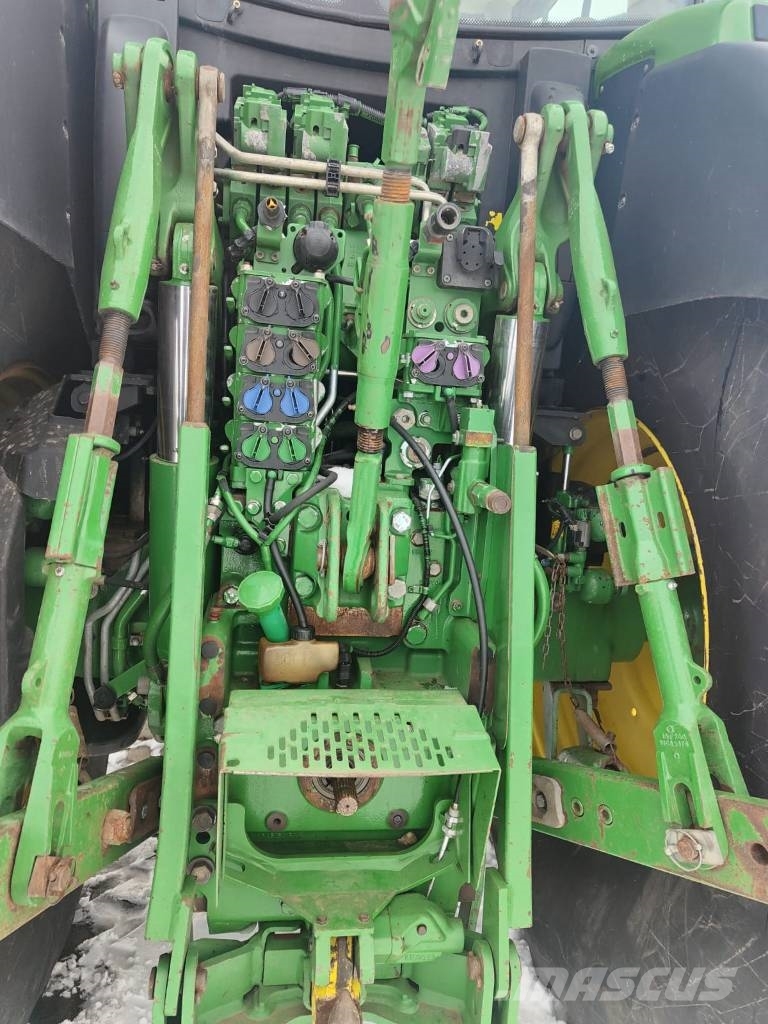 John Deere 6215 R AutoPower الجرارات