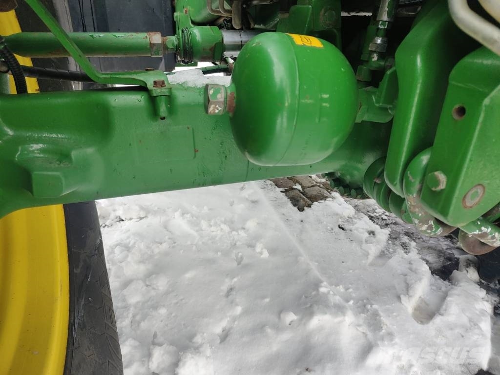 John Deere 6215 R AutoPower الجرارات