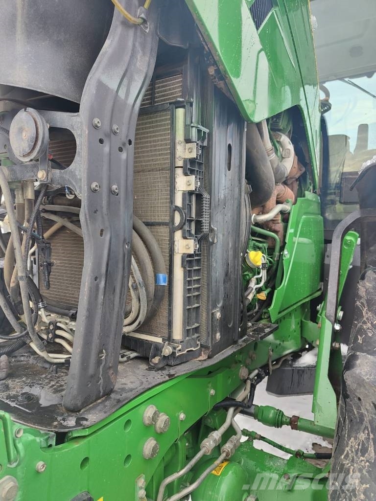 John Deere 6215 R AutoPower الجرارات