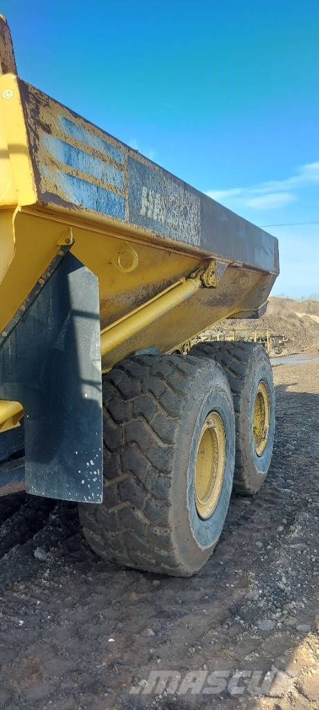 Komatsu HM 300-3 ساحبات مفصلية