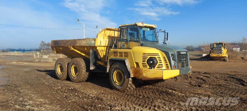 Komatsu HM 300-3 ساحبات مفصلية