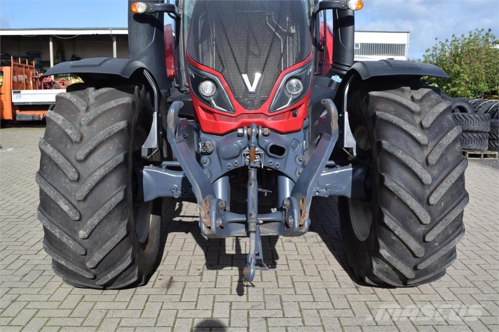 Valtra T194 Traktoren