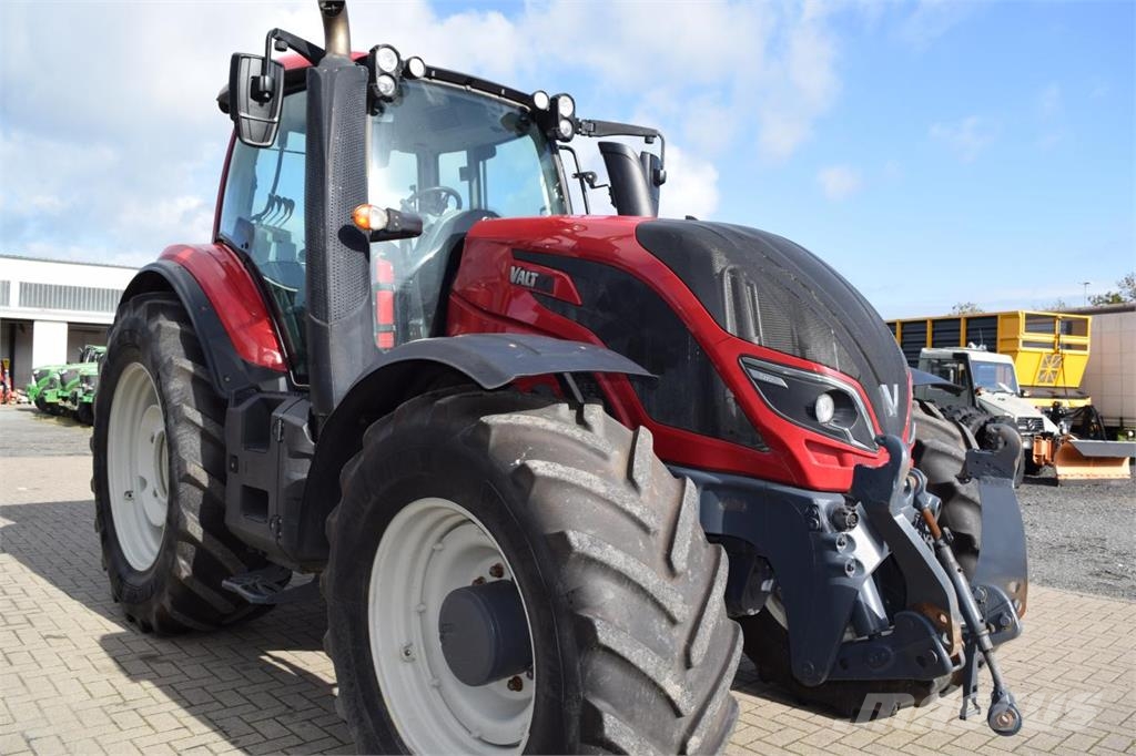 Valtra T194 Traktoren