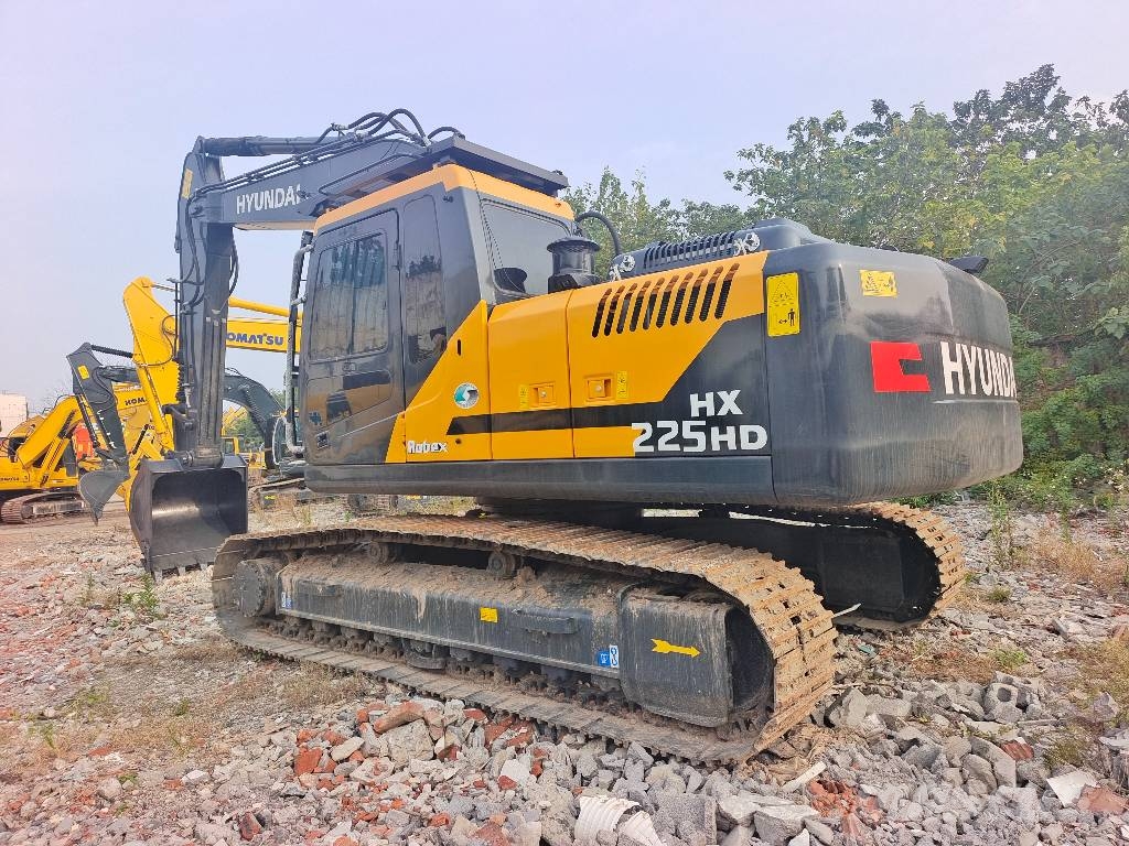 Hyundai HX 225 HD   3000 units excavators in stock Gravemaskiner på larvebånd