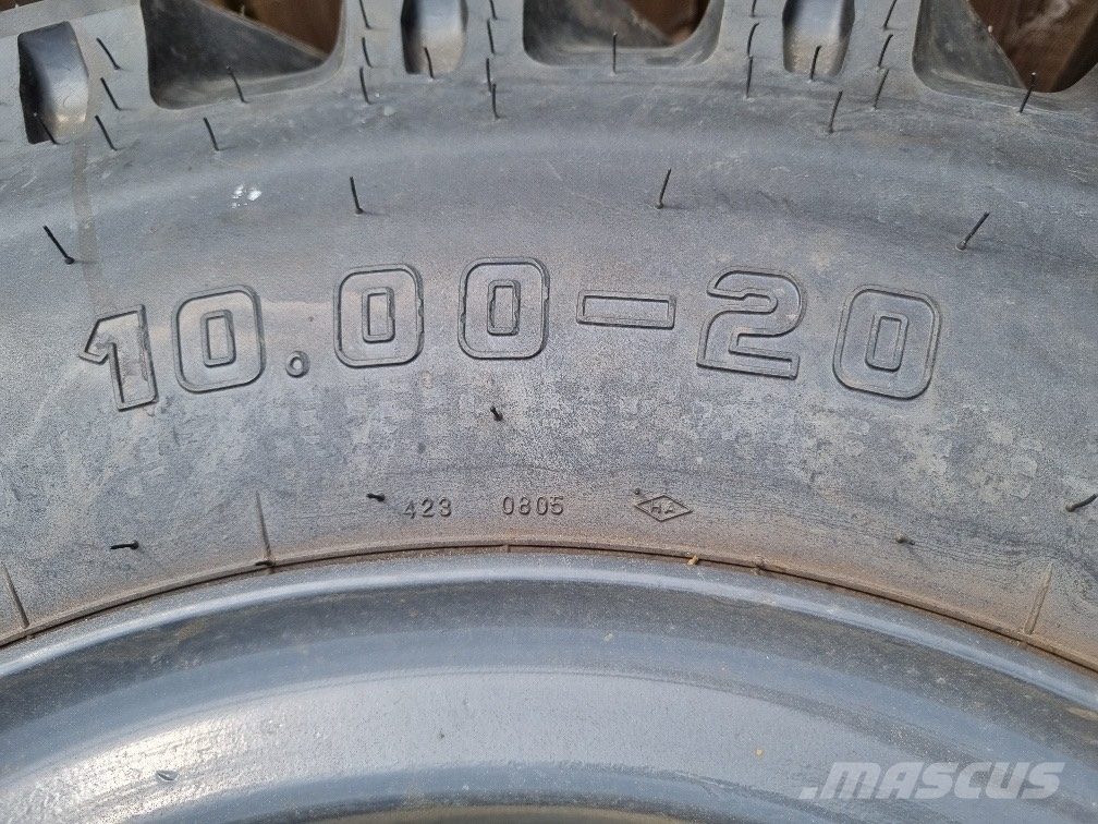 Kumho 10.00 x 20 الإطارات والعجلات والحافات