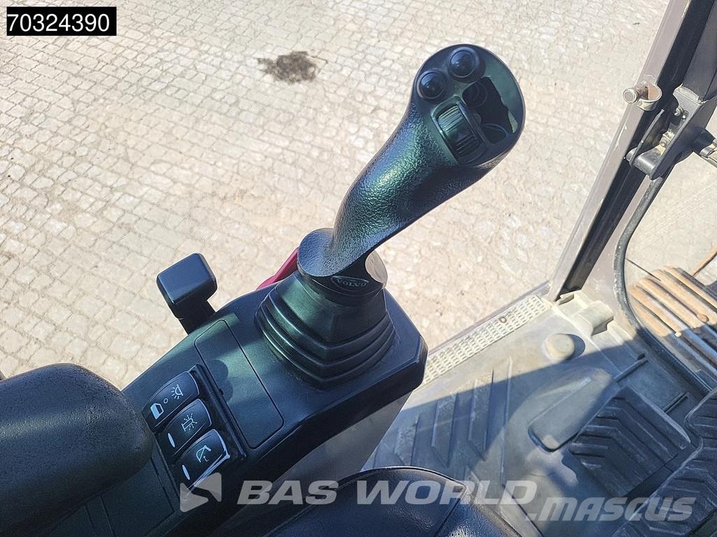 Volvo ECR235 E L Tiltrotator - Blade حفارات زحافة
