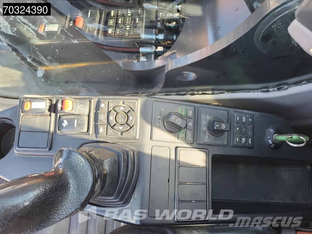 Volvo ECR235 E L Tiltrotator - Blade حفارات زحافة