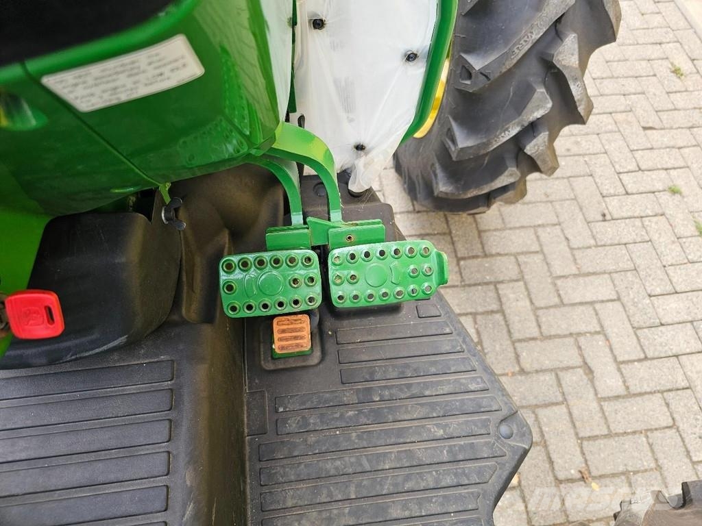 John Deere 5075E 트랙터