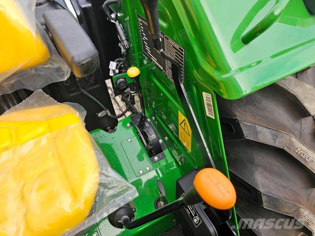John Deere 5075E 트랙터