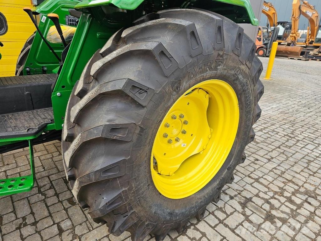 John Deere 5075E 트랙터