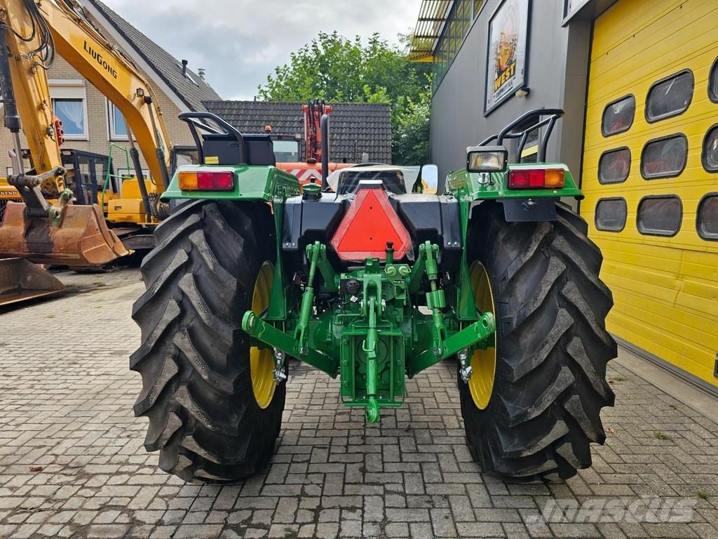 John Deere 5075E 트랙터