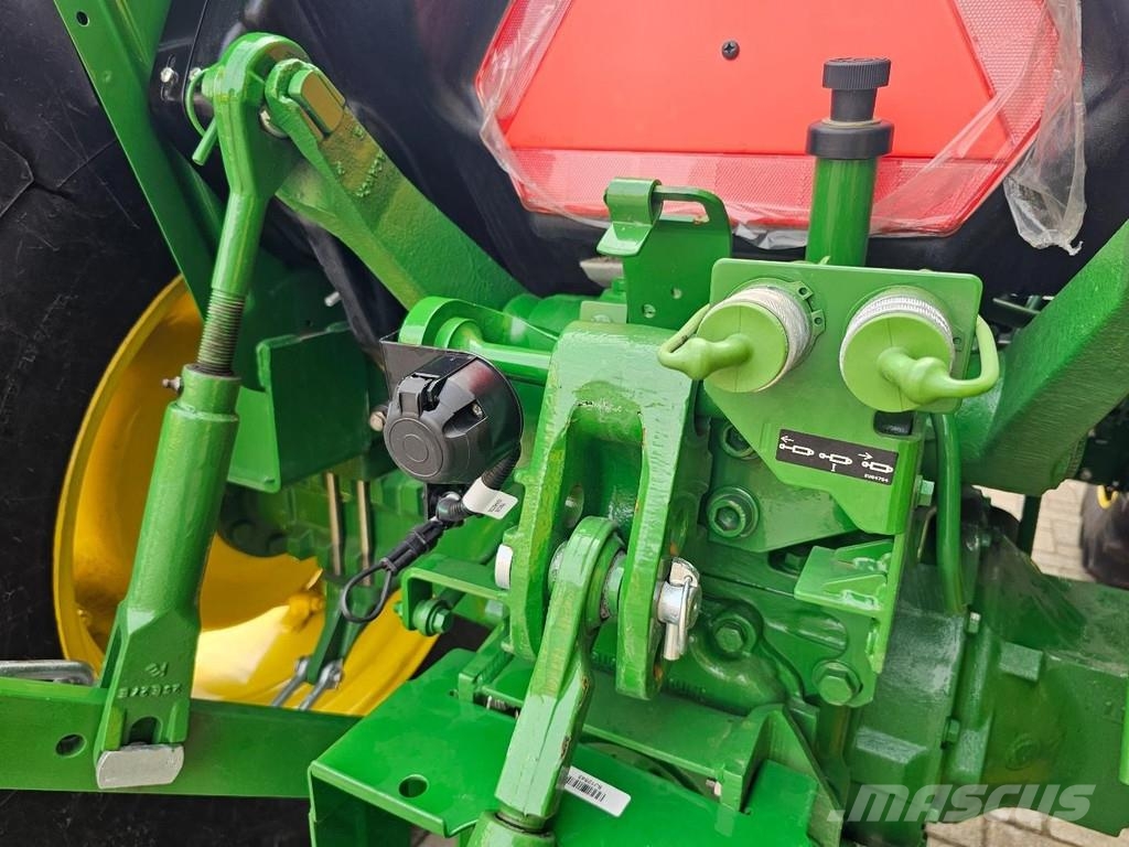 John Deere 5075E 트랙터
