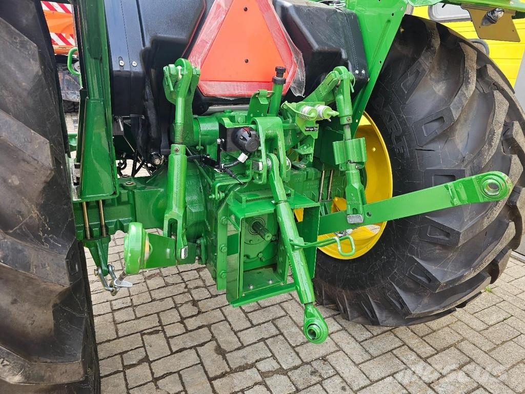 John Deere 5075E 트랙터