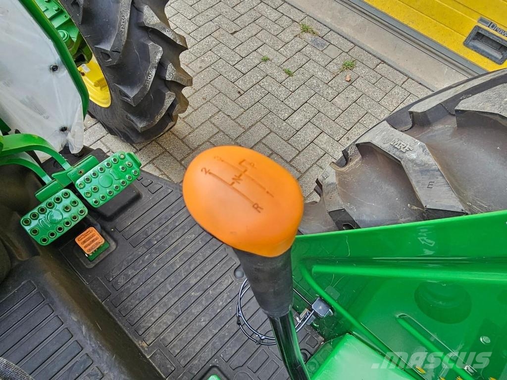 John Deere 5075E 트랙터