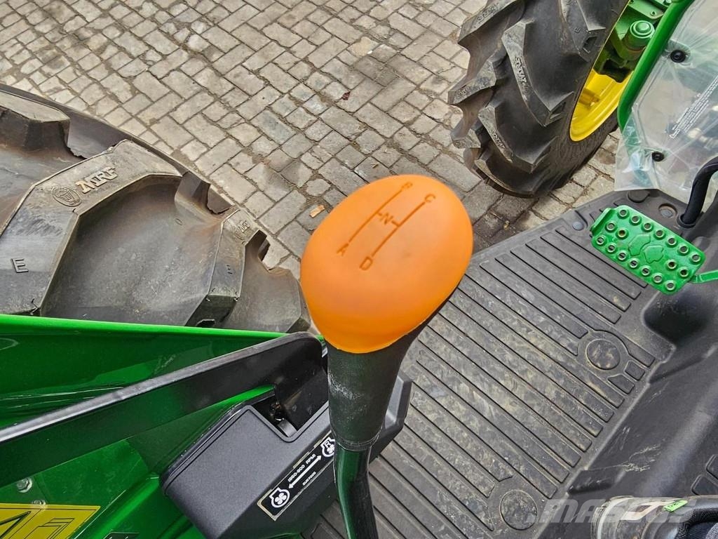 John Deere 5075E 트랙터