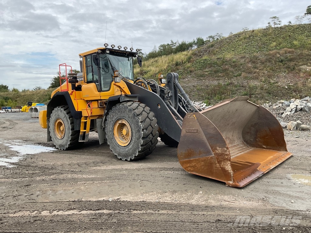 Volvo L 180 H Naudoti ratiniai krautuvai