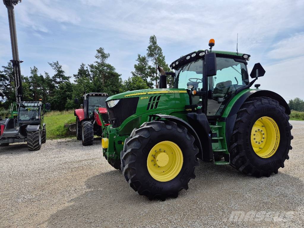 John Deere 6215R الجرارات
