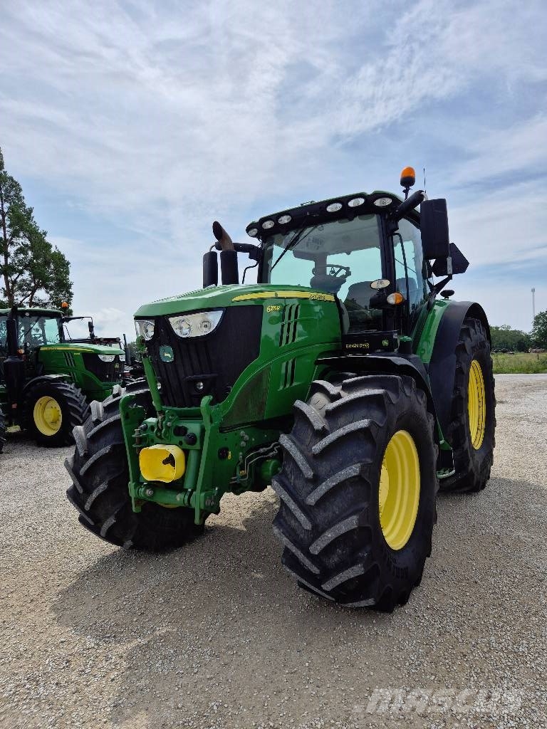 John Deere 6215R الجرارات