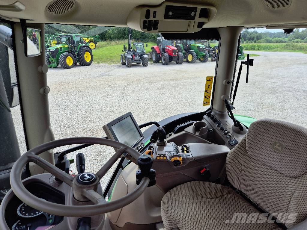 John Deere 6215R الجرارات