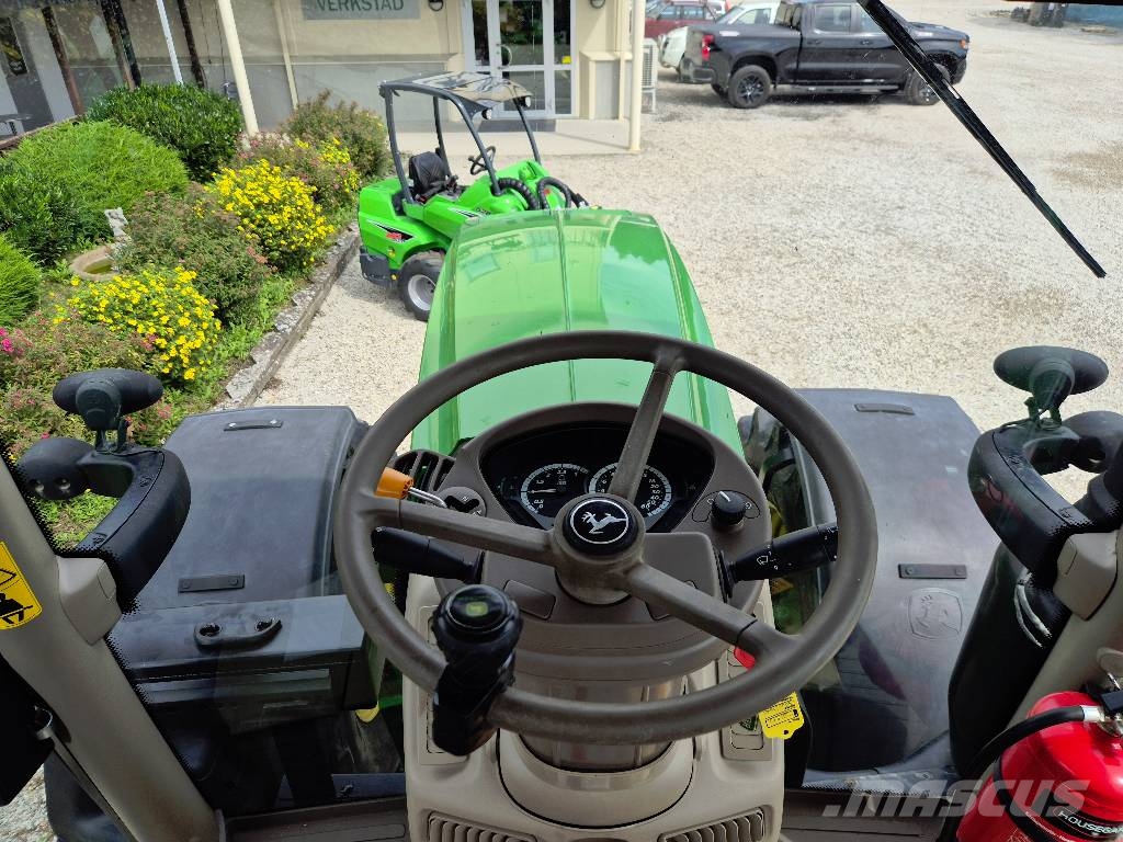 John Deere 6215R الجرارات
