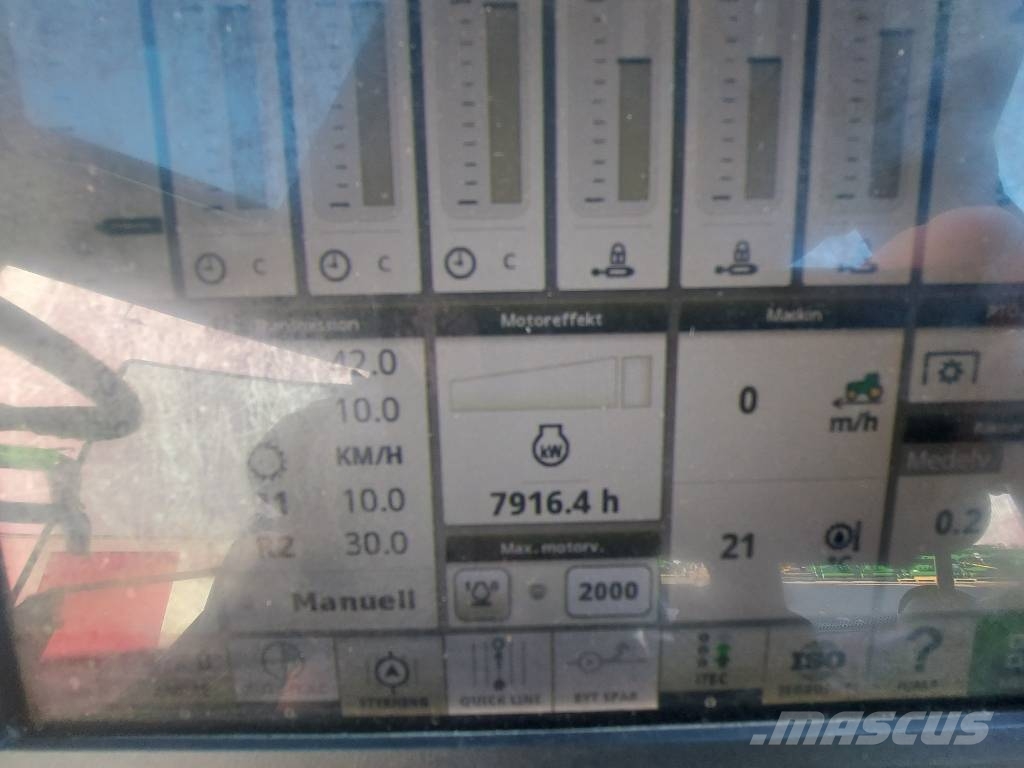 John Deere Traktor 6130 R Tractors