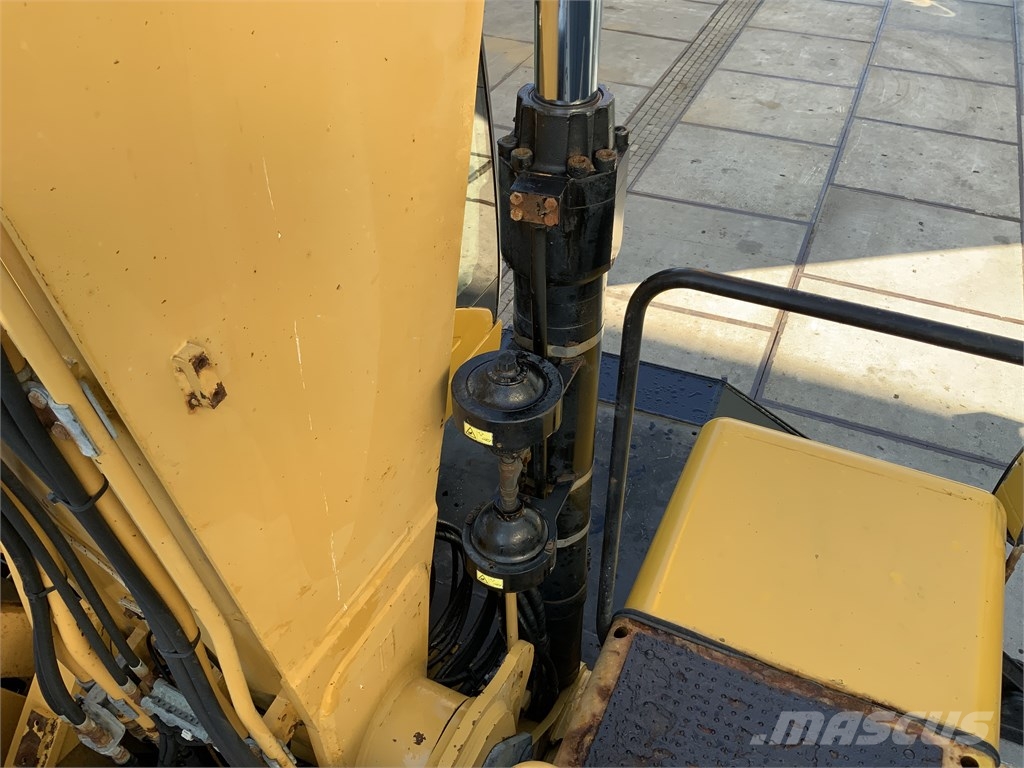 CAT 325 D MH Waste / industry handlers
