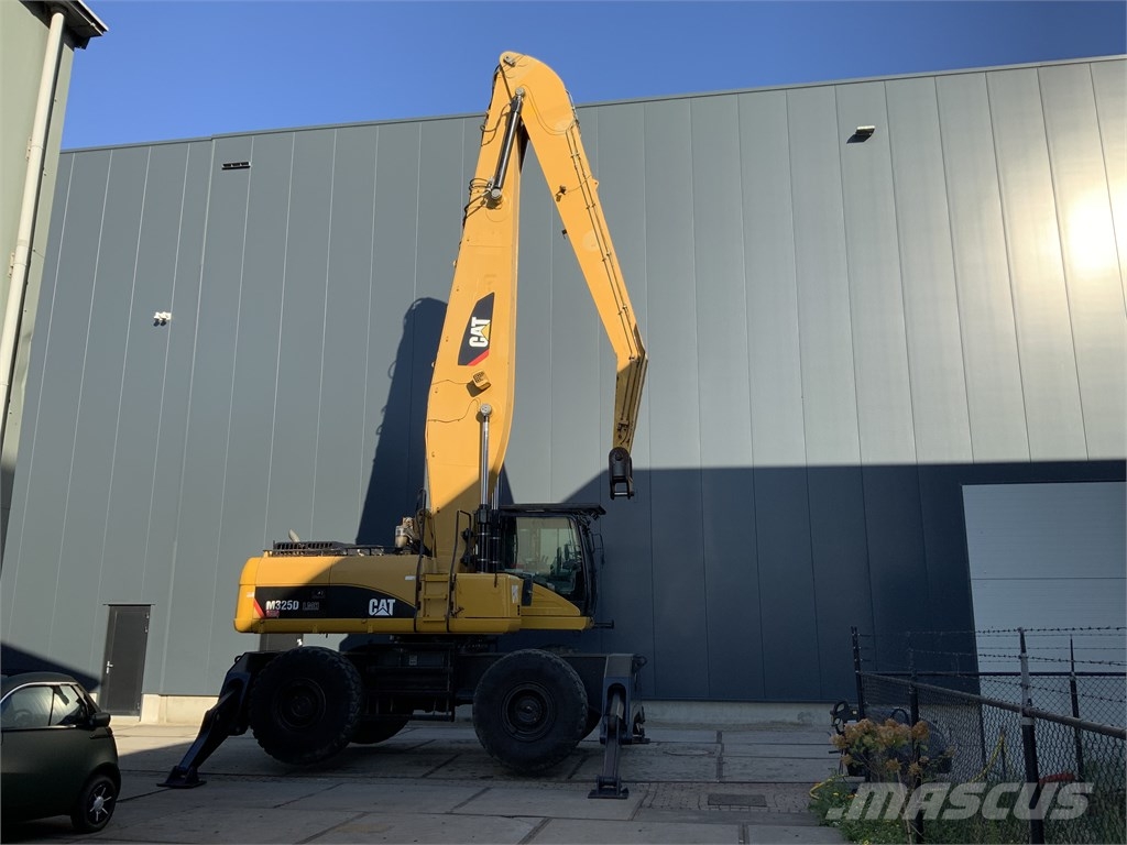 CAT 325 D MH Waste / industry handlers