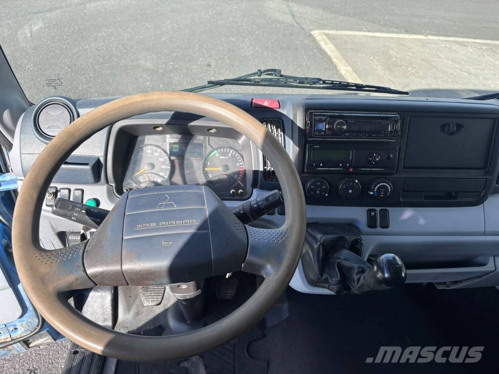 Mitsubishi Fuso Canter 1+6 شاحنات خفيفة/مفصلية الجوانب