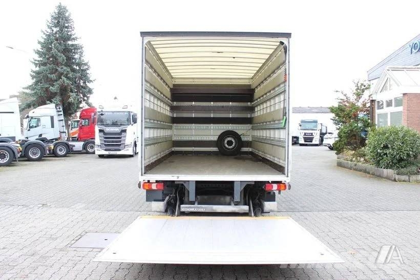 Mercedes-Benz Atego 818 - 8T--010 Camiones caja cerrada