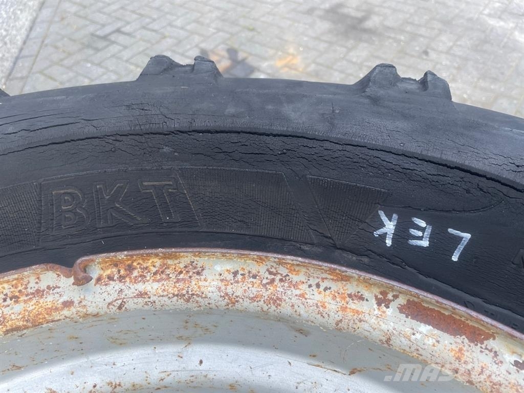 Schaeff SKS661-BKT 405/70-24 (16/70-24)-Tire/Reifen/Band Rehvid, rattad ja veljed