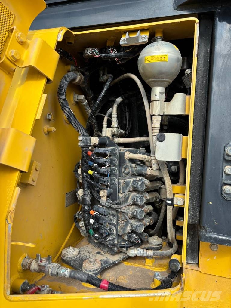 Komatsu D 61 EX-23 (GPS Prepared) Pásové dozery
