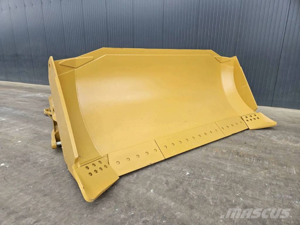 CAT D8T Bladen