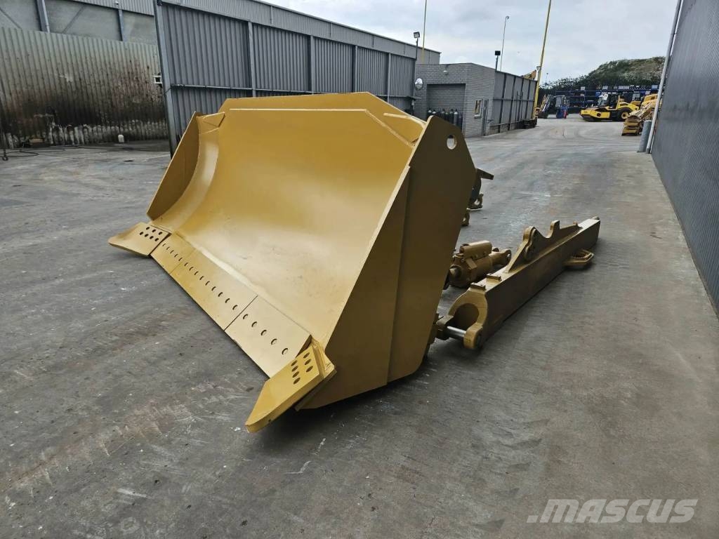 CAT D8T Bladen