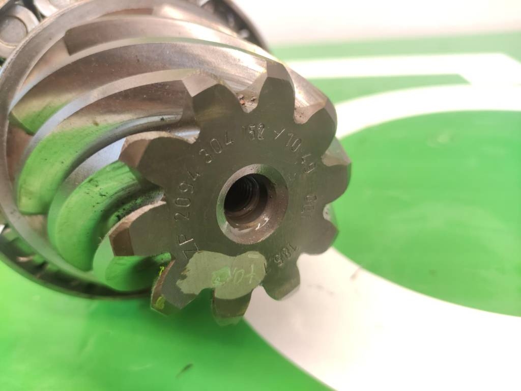Fendt 818 Favorit PINION SHAFT 822100410011 Chassis
