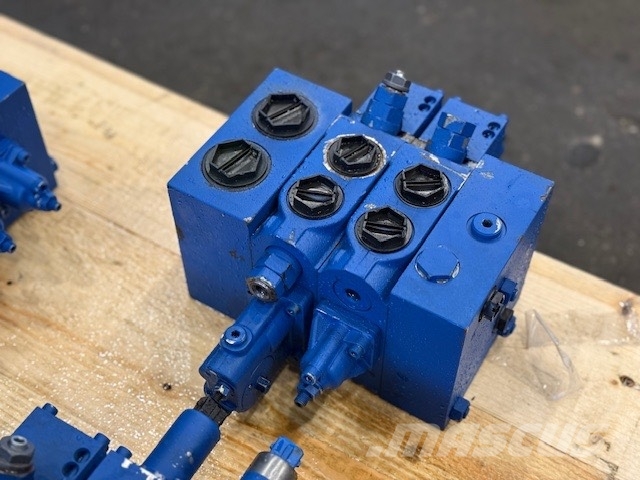 Rexroth NEW HYDRAULIC BLOCK 3 PCS COMPLET Hidravlika
