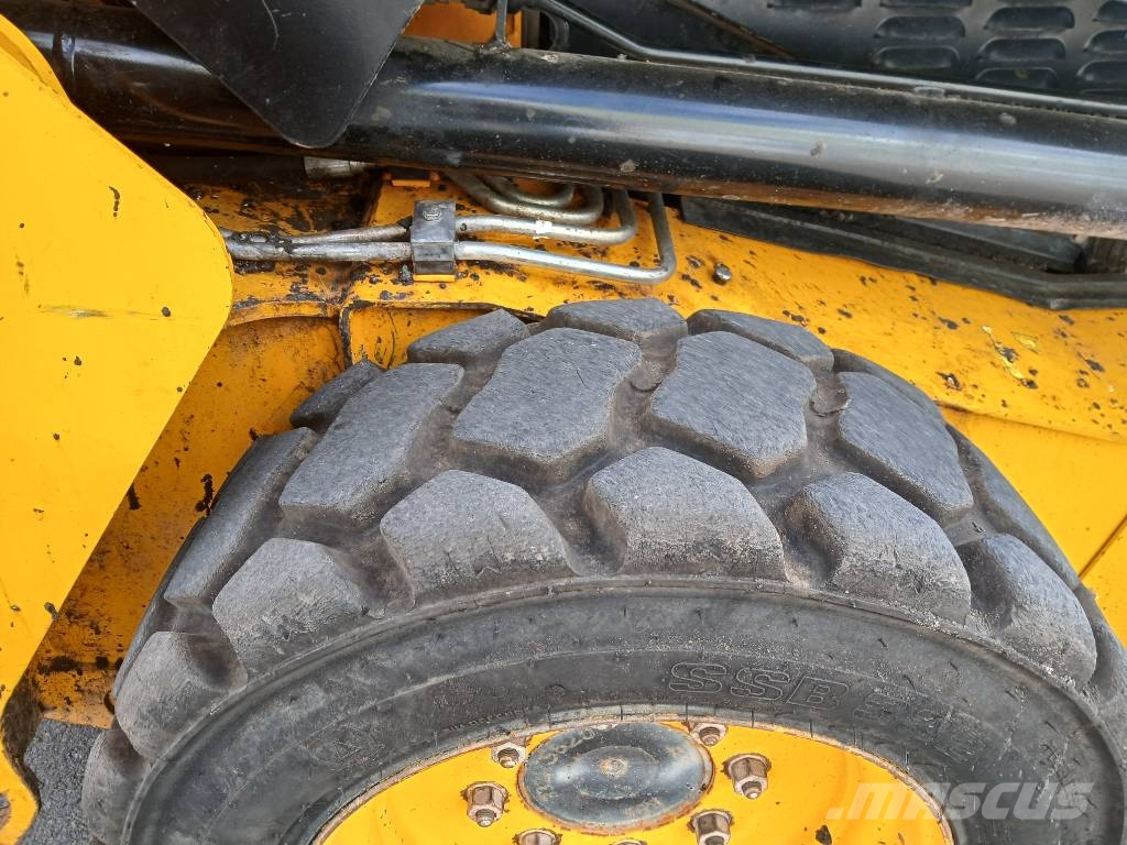 JCB PowerBoom 210T Schrankladers