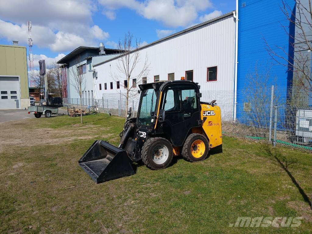 JCB PowerBoom 210T Schrankladers