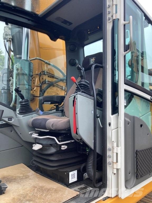 Liebherr R920 Compact حفارات زحافة